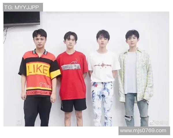 南美足球明星同框合影展现激情与荣耀的瞬间