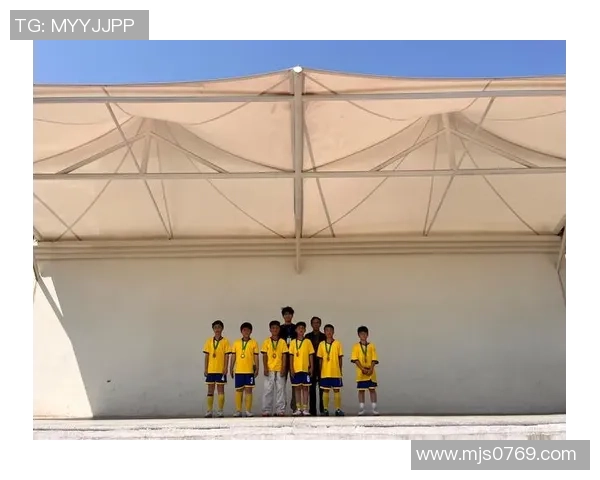 全区六所小学联合举办足球比赛展现青春活力和团队精神