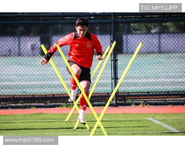 探索业余足球装的选择与搭配技巧提升你的比赛表现与舒适度