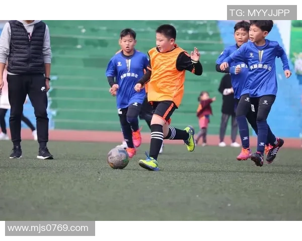 足球1启航：开启梦想之旅，探索绿茵场上的无限可能与激情